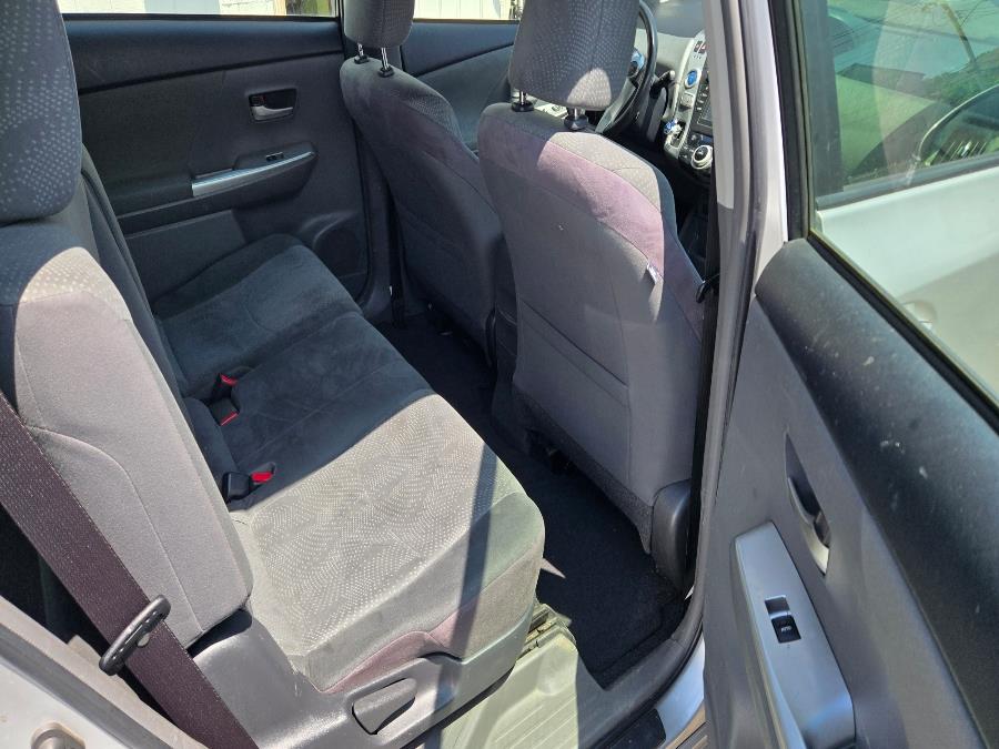 2013 Toyota Prius v Five - Photo 11