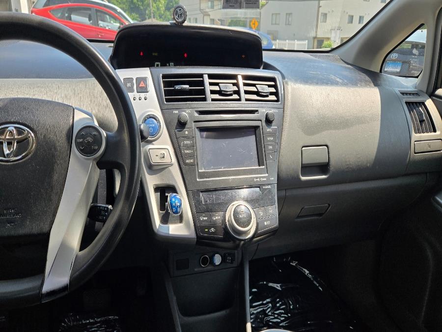 2013 Toyota Prius v Five - Photo 7