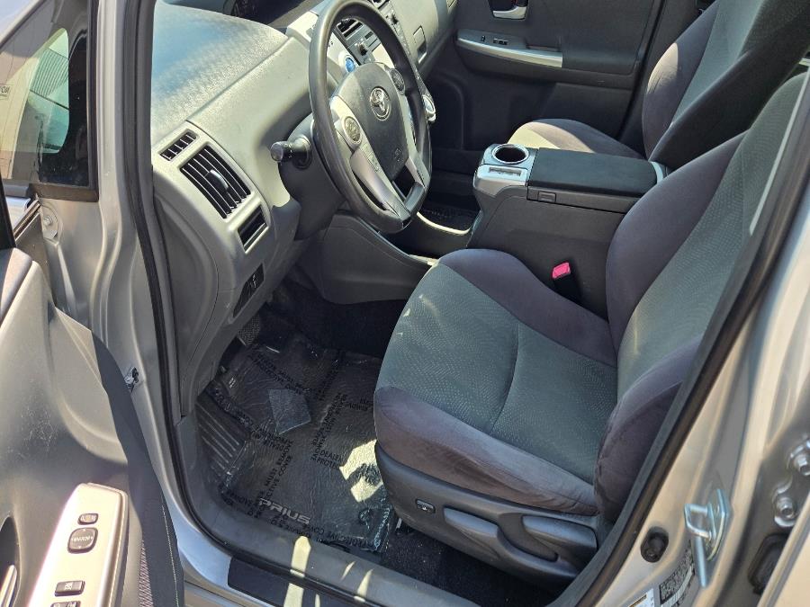 2013 Toyota Prius v Five - Photo 8