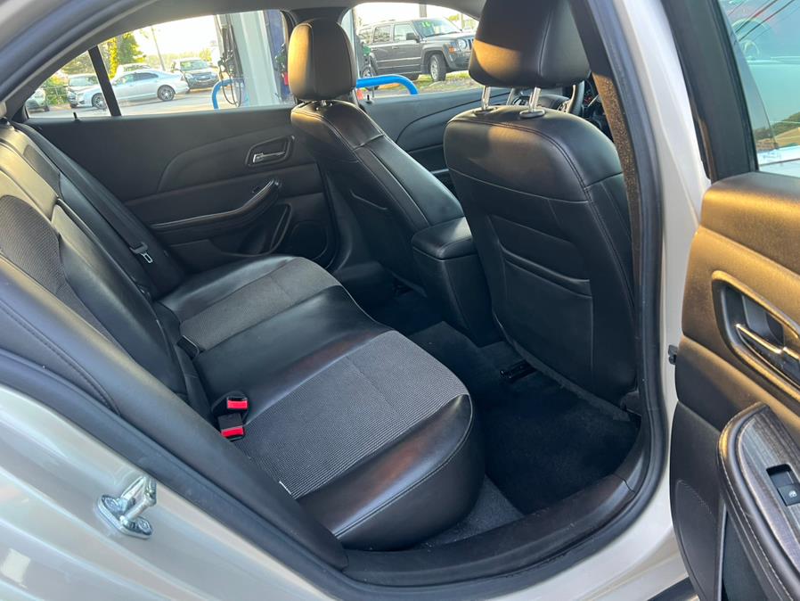 2015 Chevrolet Malibu 1LT - Photo 10