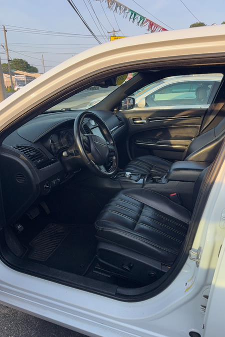 2019 Chrysler 300 S - Photo 5