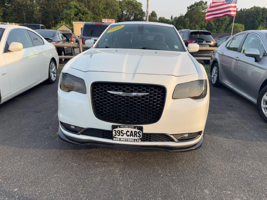 2019 Chrysler 300 S - Photo 2