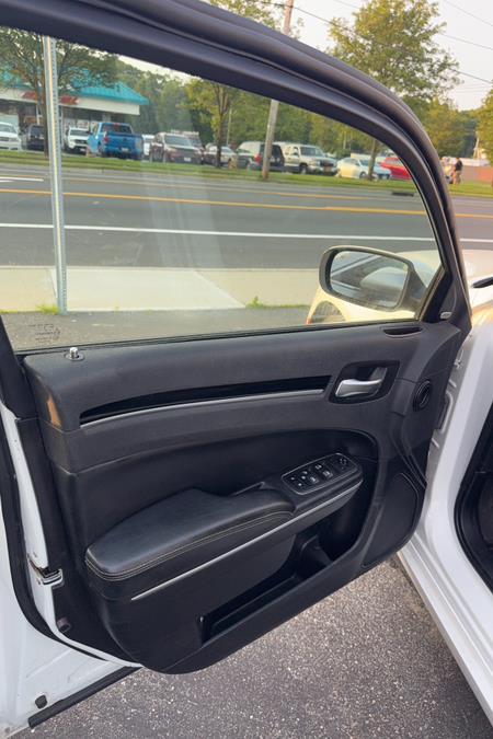 2019 Chrysler 300 S - Photo 9