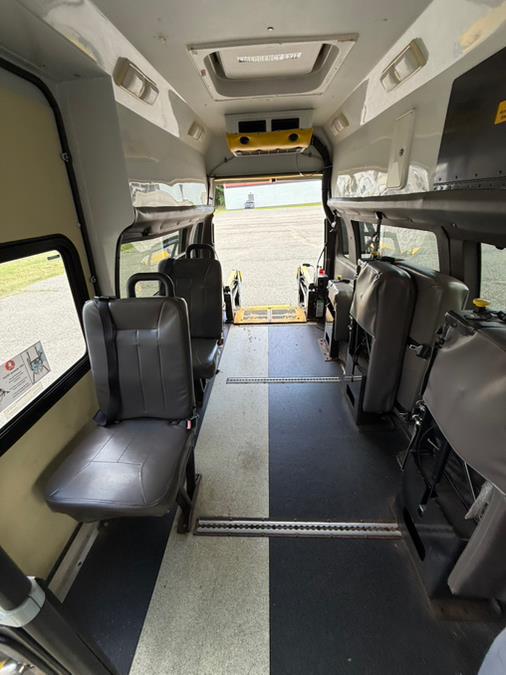 2011 Ford E-Series Econoline Van Commercial - Photo 13