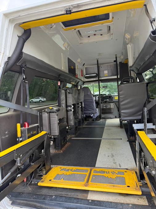 2011 Ford E-Series Econoline Van Commercial - Photo 16