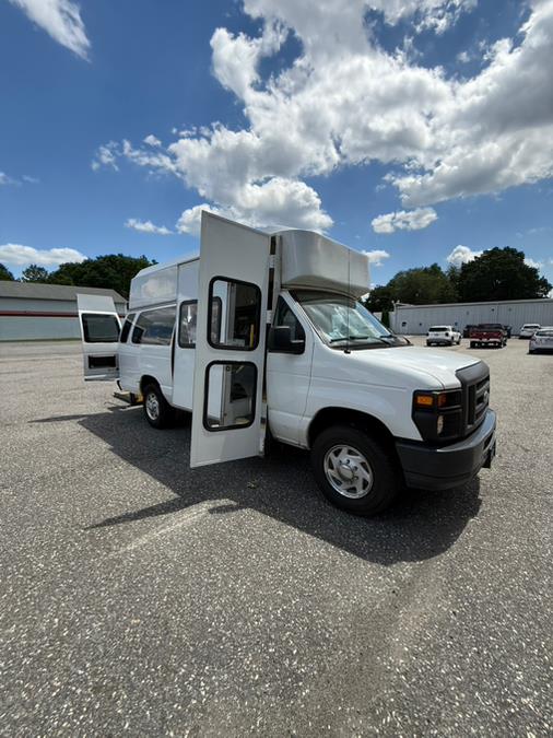 2011 Ford E-Series E-350 Super Duty Extended's photo