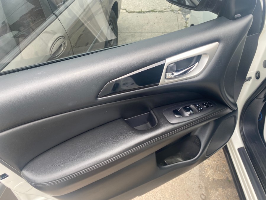 2020 Nissan Pathfinder SV - Photo 18