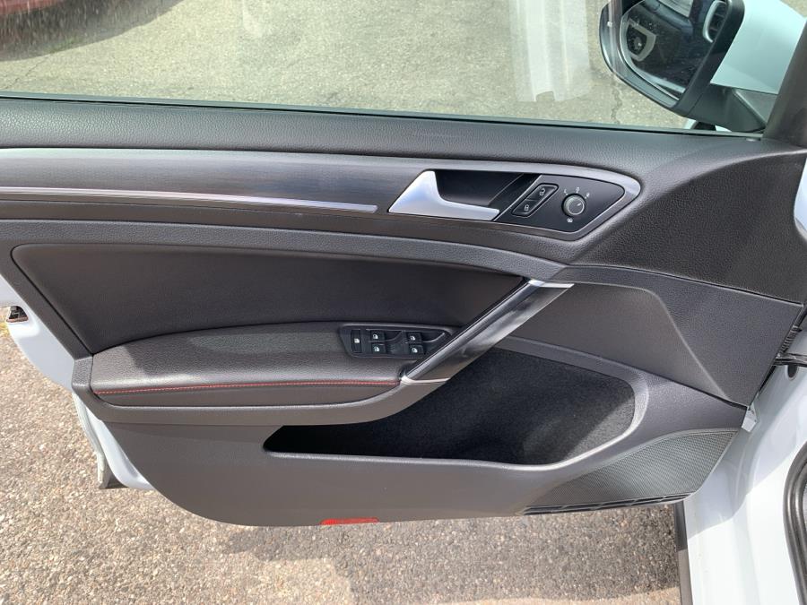 2019 Volkswagen Golf GTI SE - Photo 8