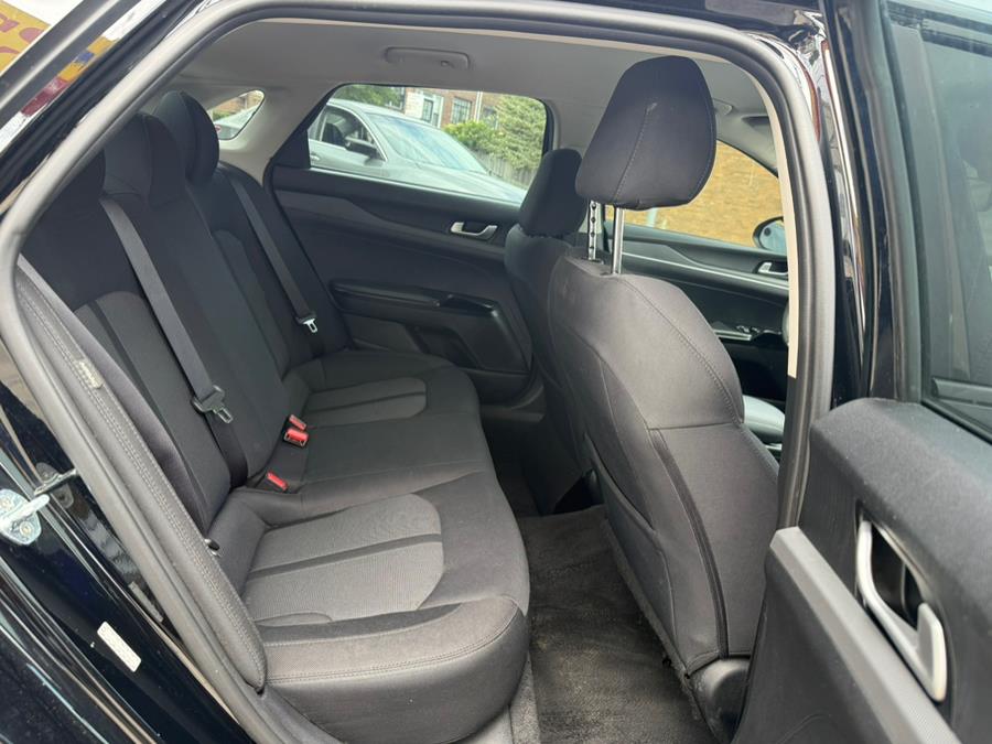 2021 Kia K5 LX - Photo 9