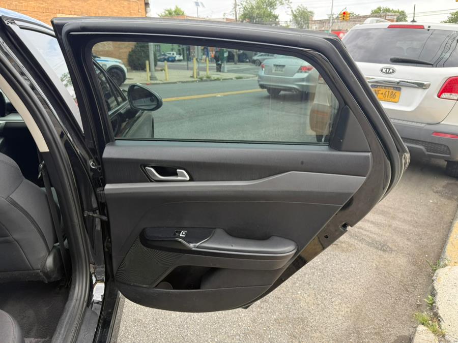 2021 Kia K5 LX - Photo 21