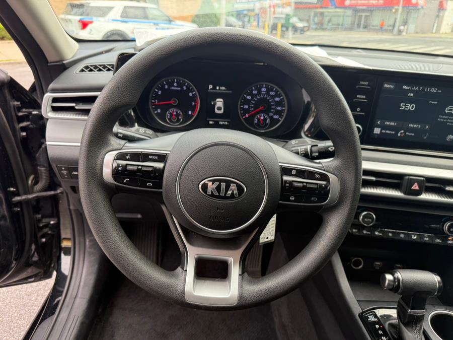 2021 Kia K5 LX - Photo 12