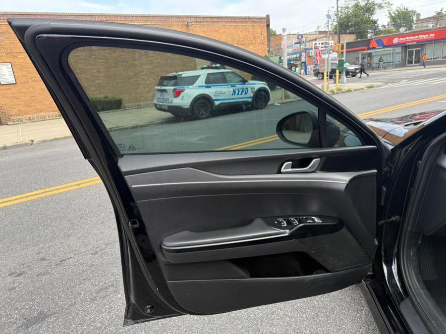 2021 Kia K5 LX - Photo 18