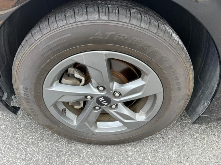 2021 Kia K5 LX - Photo 17