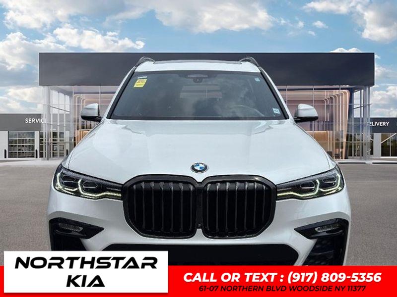 2022 BMW X7 xDrive40i's photo