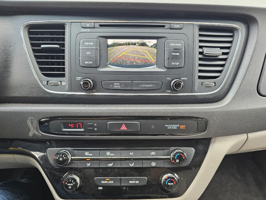 2016 Kia Sedona LX - Photo 12