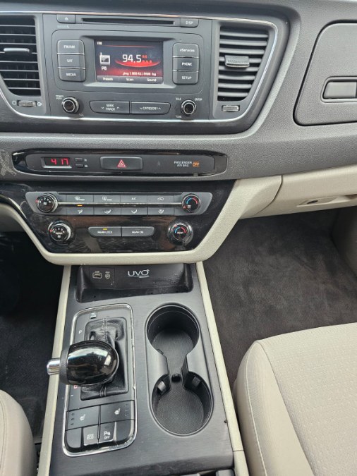 2016 Kia Sedona LX - Photo 11