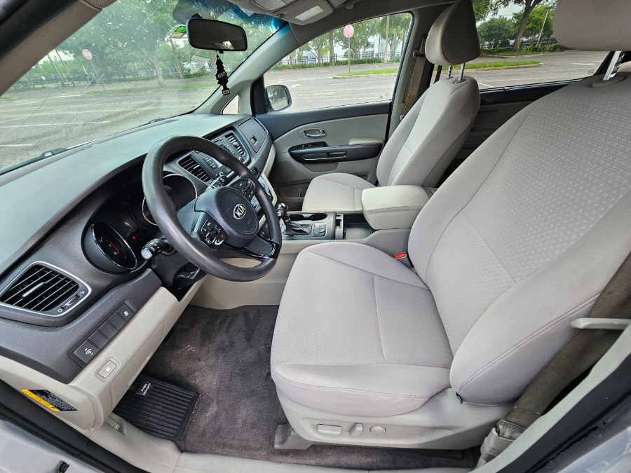2016 Kia Sedona LX - Photo 8