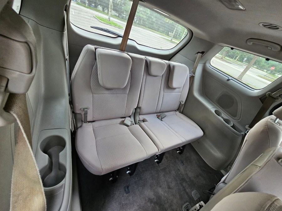 2016 Kia Sedona LX - Photo 16