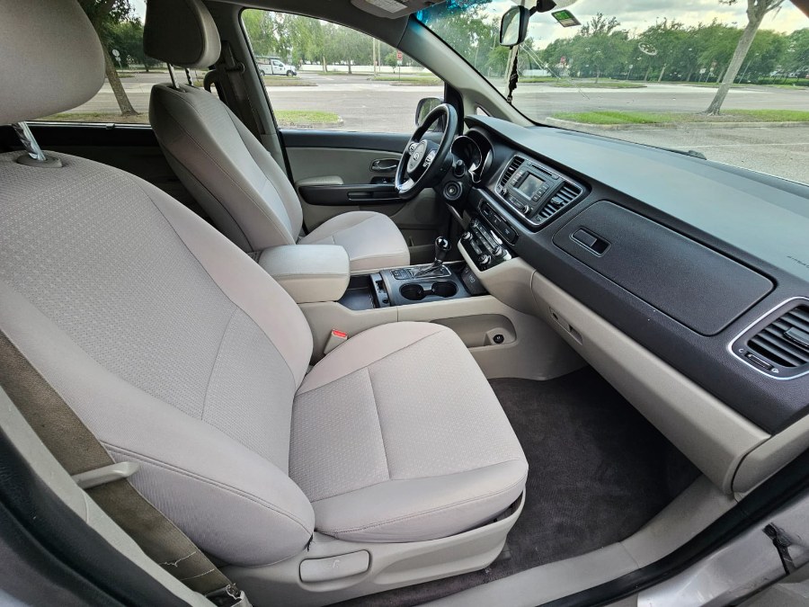 2016 Kia Sedona LX - Photo 9