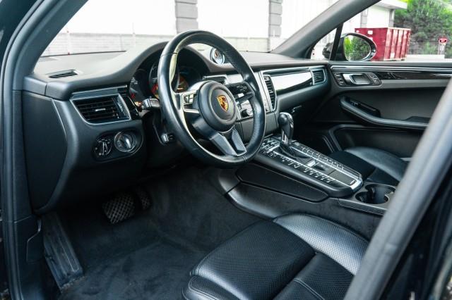 2018 Porsche Macan Sport Edition's photo