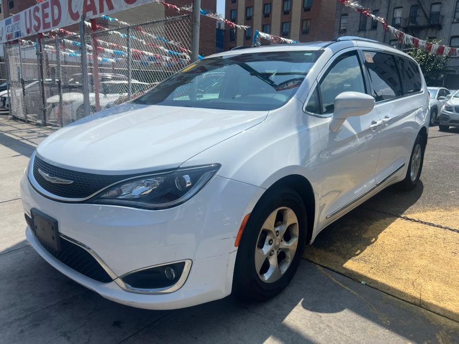 2017 Chrysler Pacifica Touring-L Plus's photo