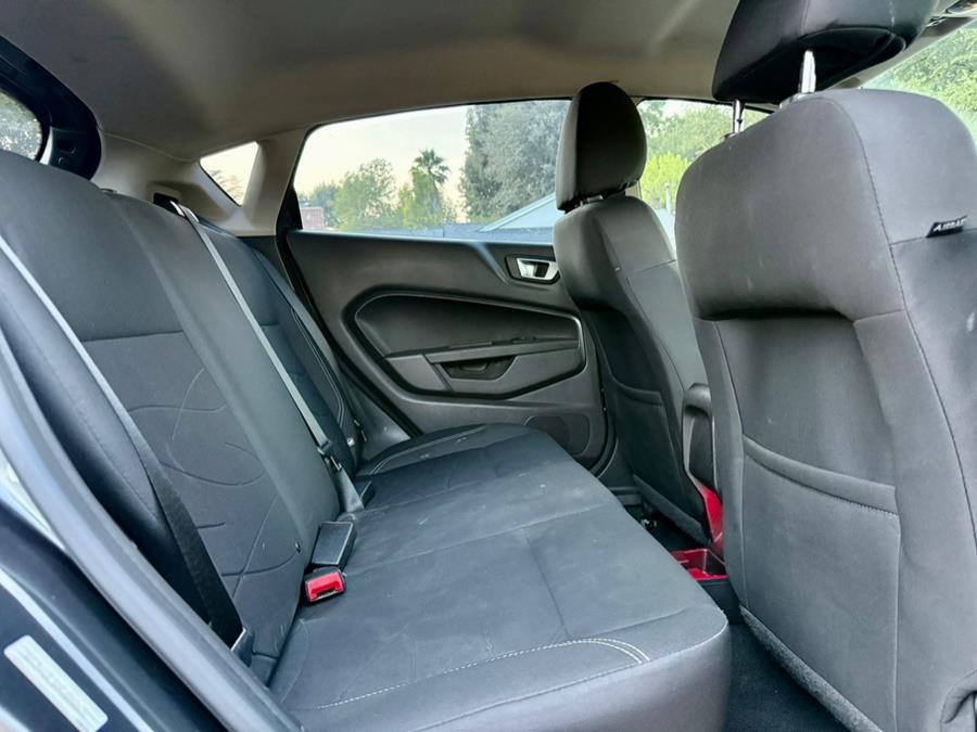 2015 Ford Fiesta SE - Photo 8