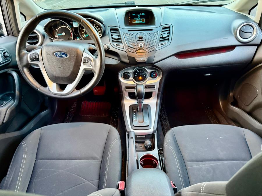 2015 Ford Fiesta SE - Photo 10