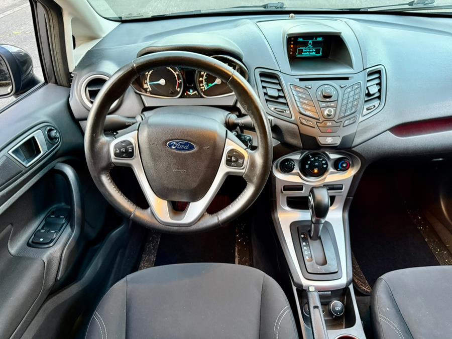 2015 Ford Fiesta SE - Photo 11