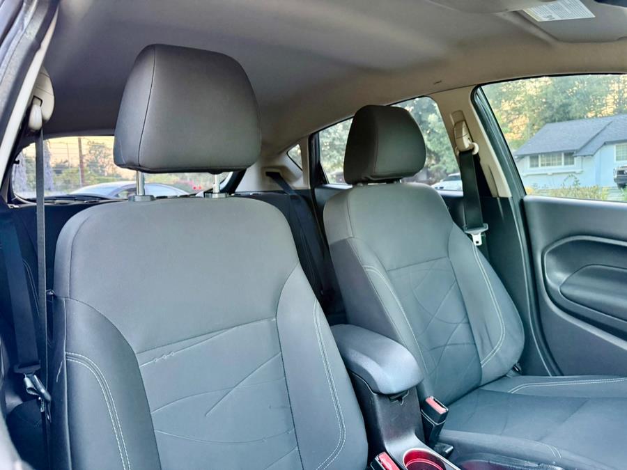 2015 Ford Fiesta SE - Photo 13