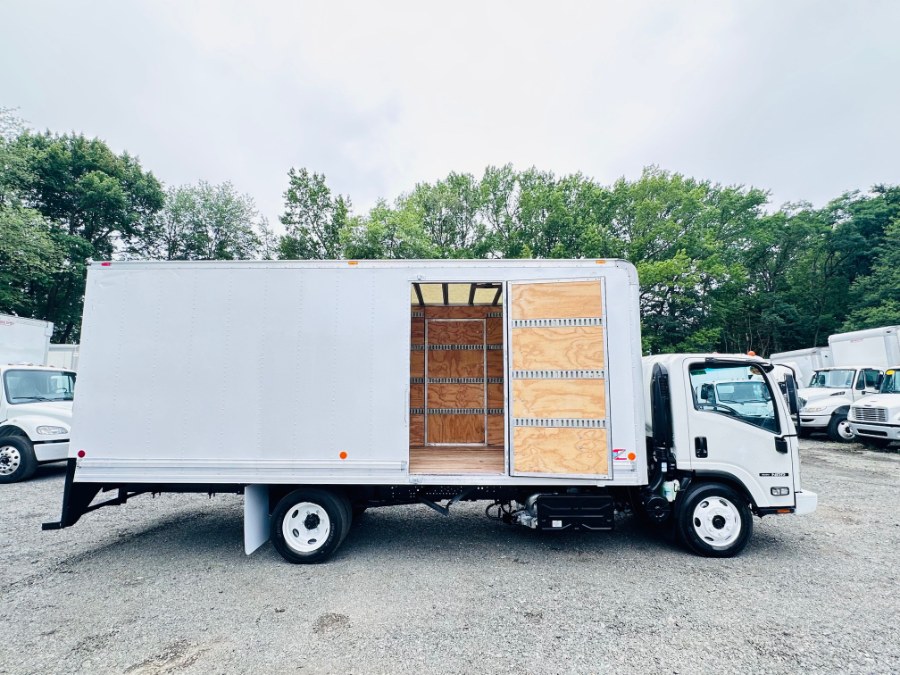 2022 Isuzu NRR - Photo 4