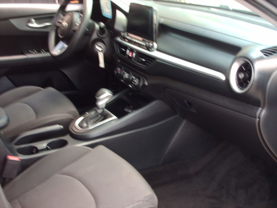 2021 Kia Forte LXS - Photo 8