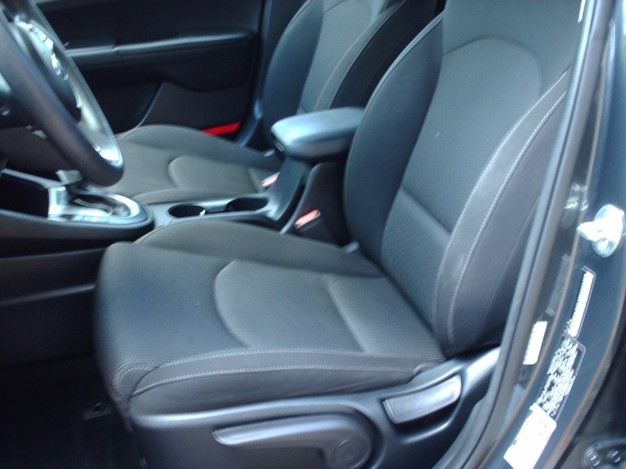 2021 Kia Forte LXS - Photo 12
