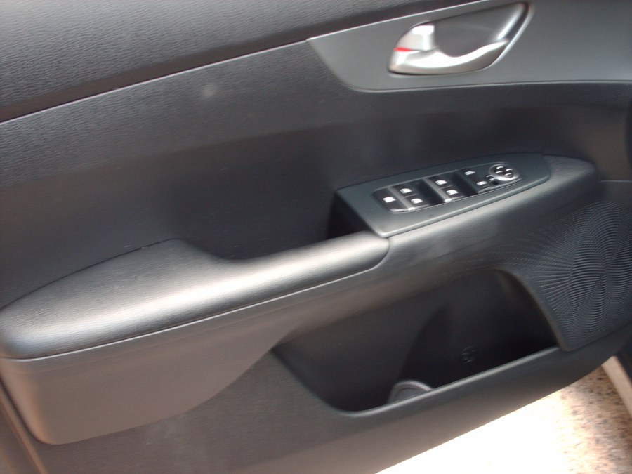 2021 Kia Forte LXS - Photo 11