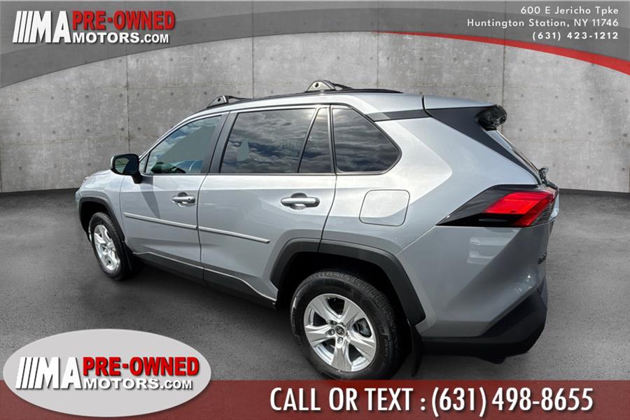 2021 Toyota RAV4 XLE - Photo 6