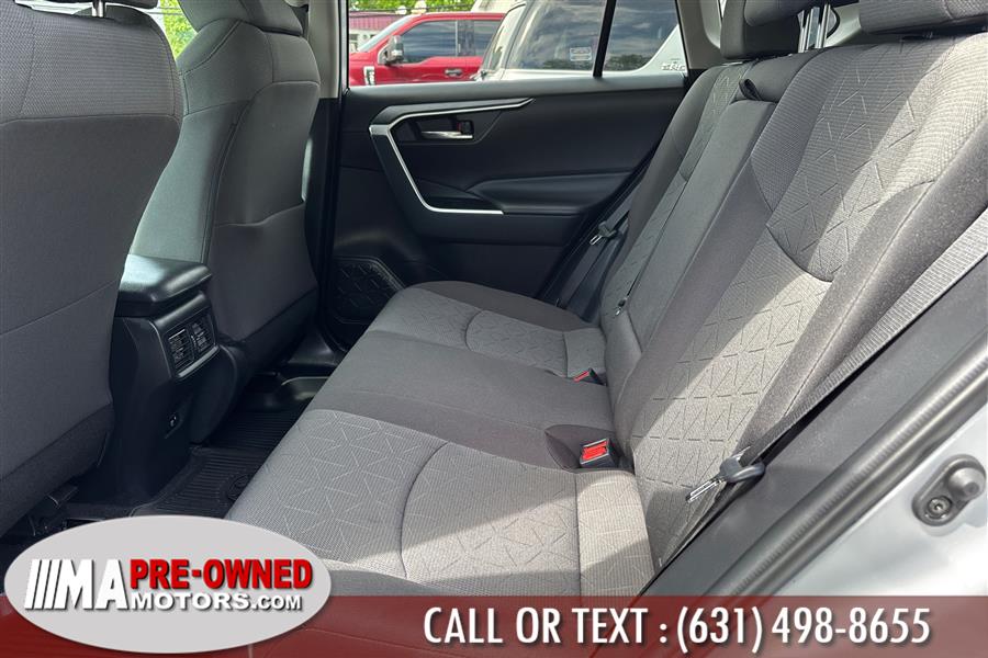 2021 Toyota RAV4 XLE - Photo 9