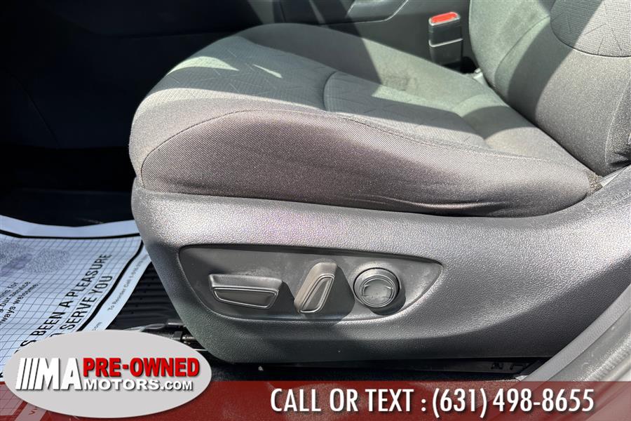 2021 Toyota RAV4 XLE - Photo 19