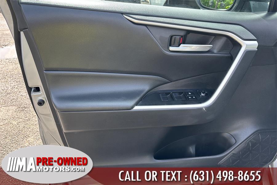 2021 Toyota RAV4 XLE - Photo 20