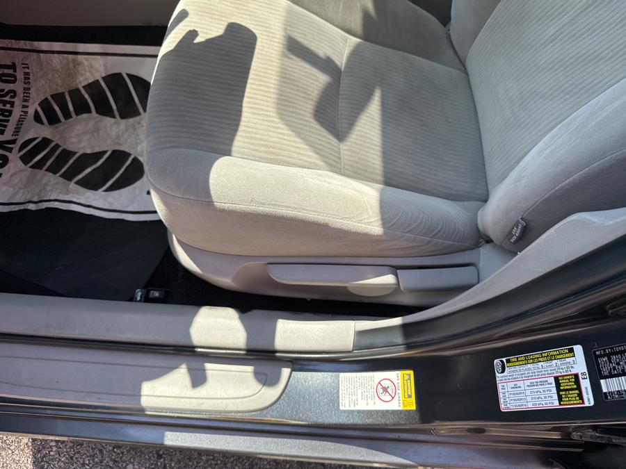 2010 Toyota Corolla LE - Photo 7