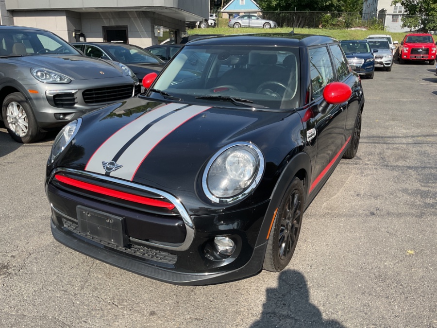 2019 MINI Hardtop Cooper Signature's photo