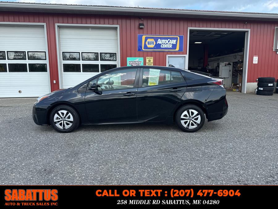 2018 Toyota Prius Three's photo