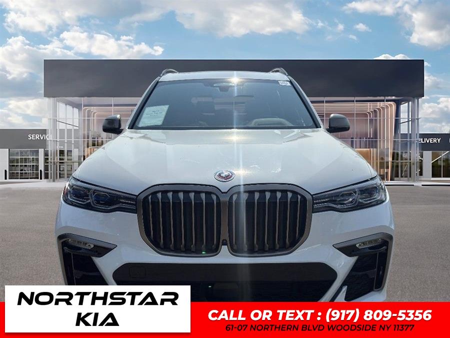 2022 BMW X7 M50i's photo