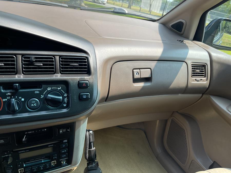 1999 Toyota Sienna LE - Photo 54