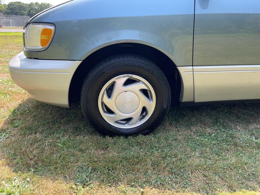 1999 Toyota Sienna LE - Photo 40