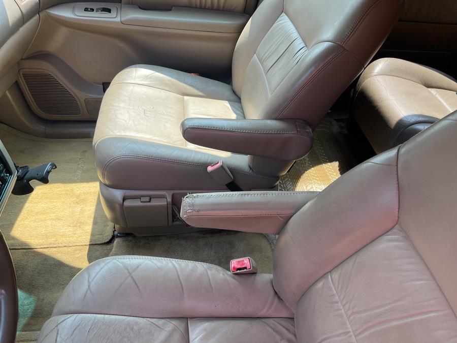 1999 Toyota Sienna LE - Photo 10