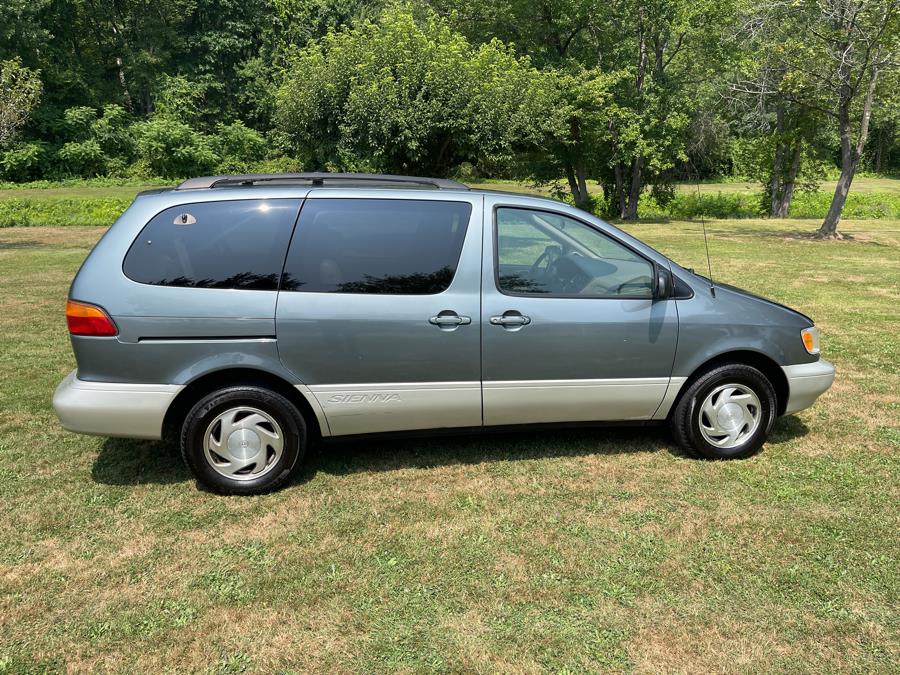 1999 Toyota Sienna LE - Photo 38