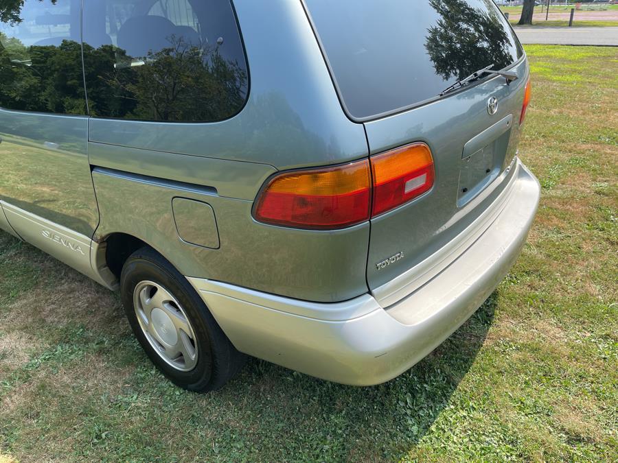 1999 Toyota Sienna LE - Photo 46