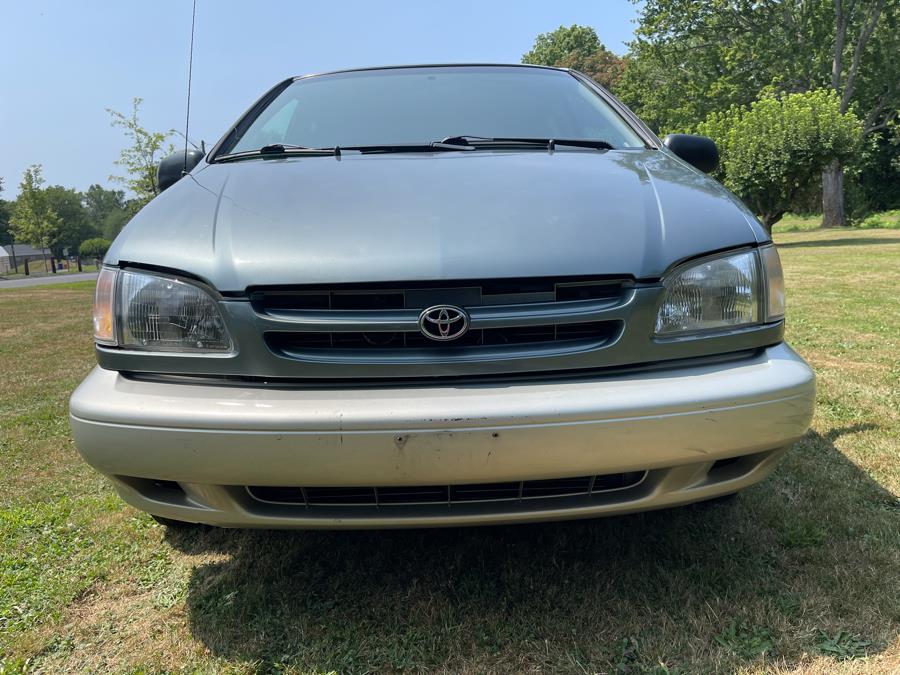 1999 Toyota Sienna LE - Photo 19