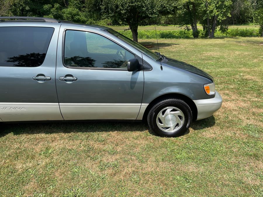 1999 Toyota Sienna LE - Photo 35