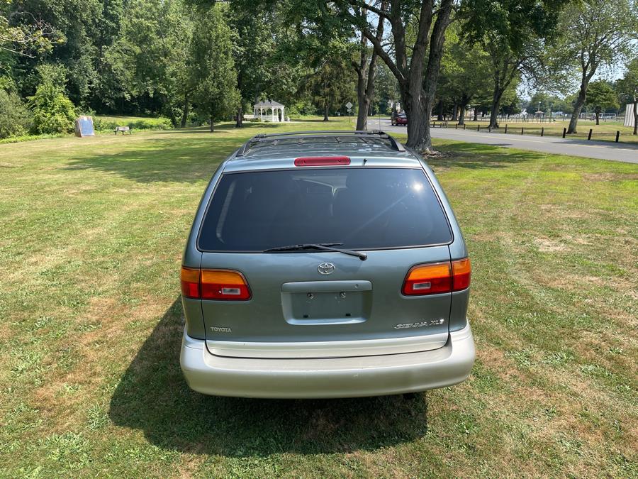 1999 Toyota Sienna LE - Photo 30