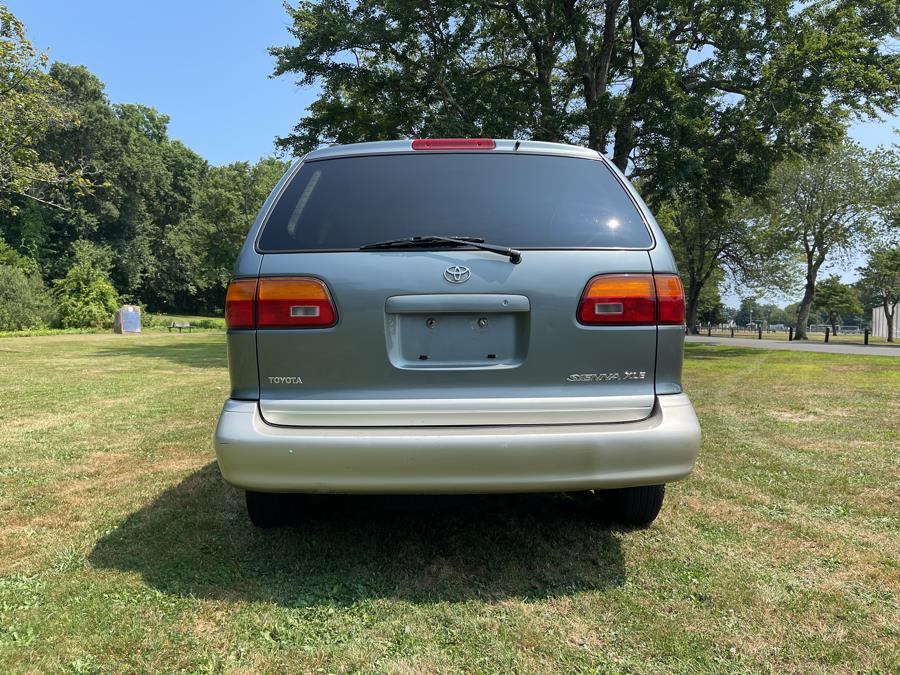 1999 Toyota Sienna LE - Photo 29